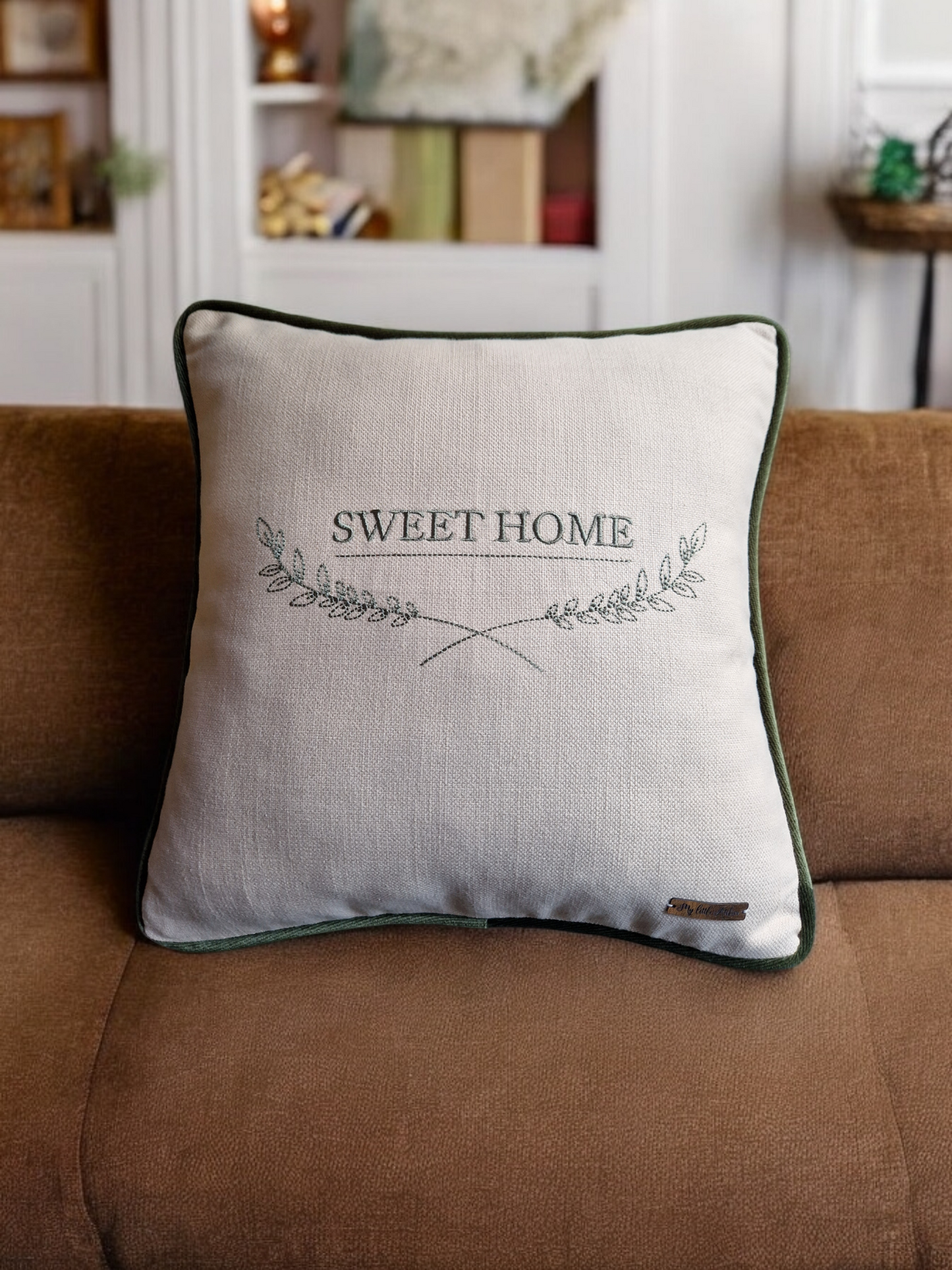 Embroidered cushion "Sweet home"