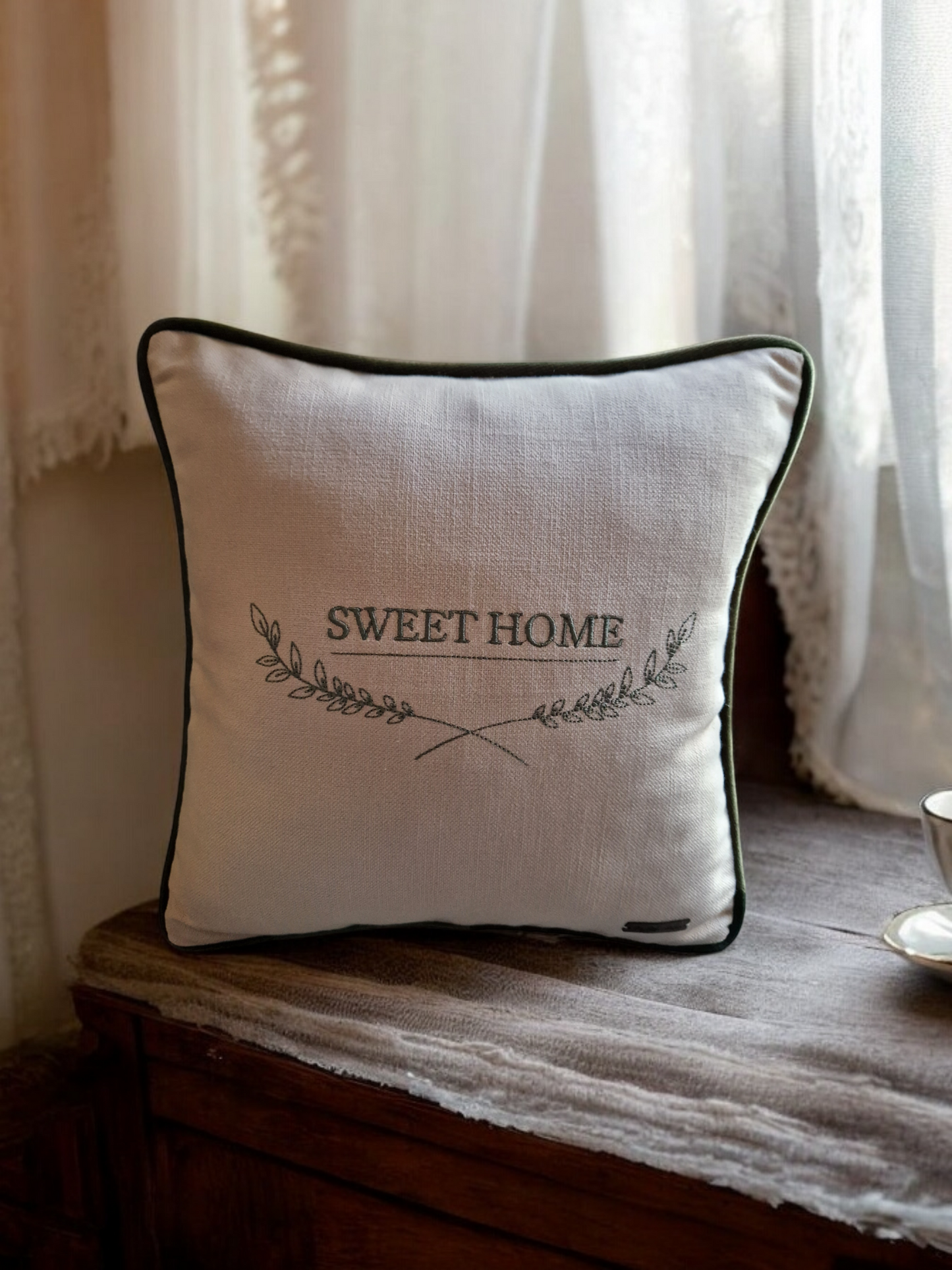 Embroidered cushion "Sweet home"