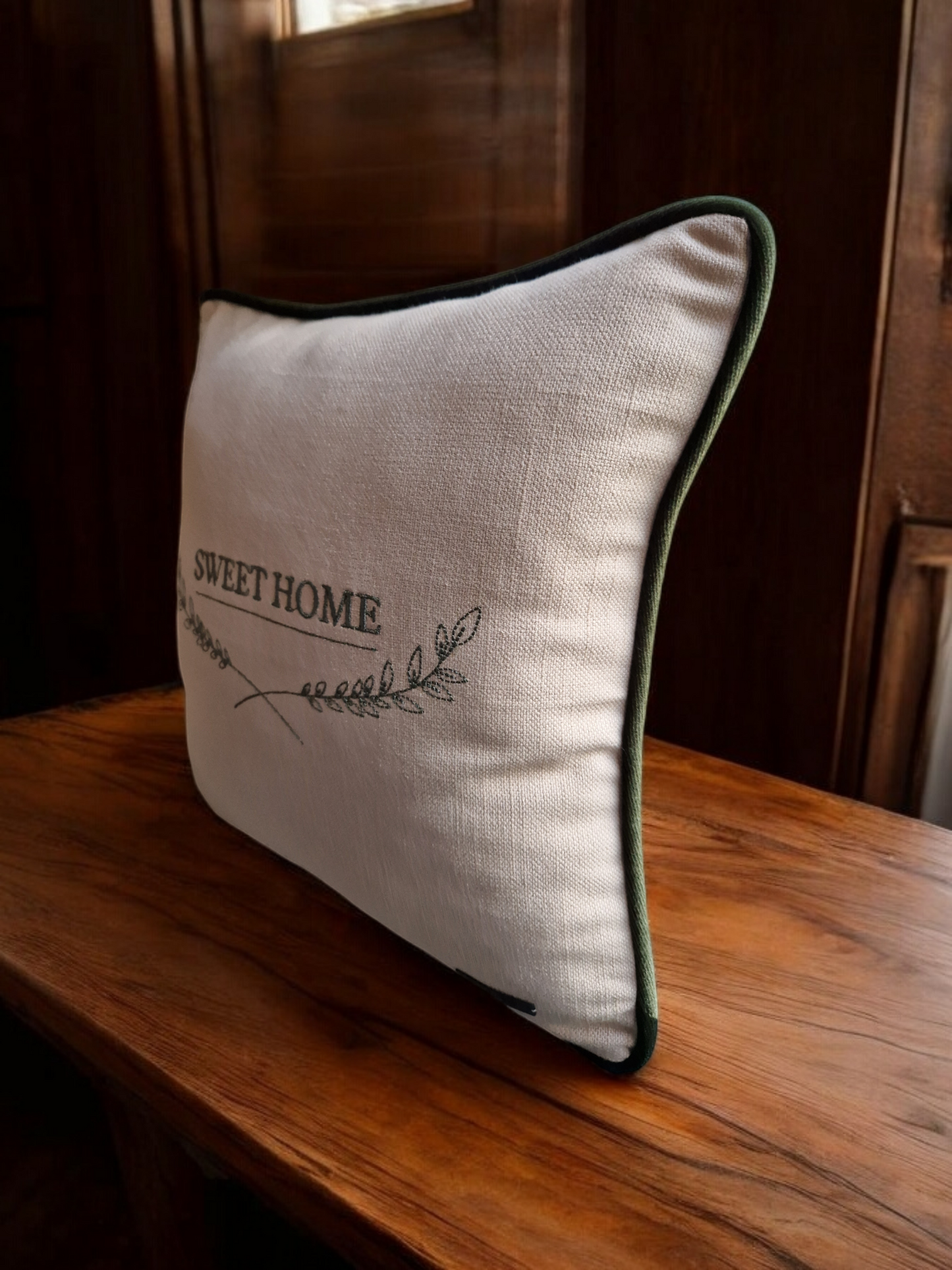 Embroidered cushion "Sweet home"