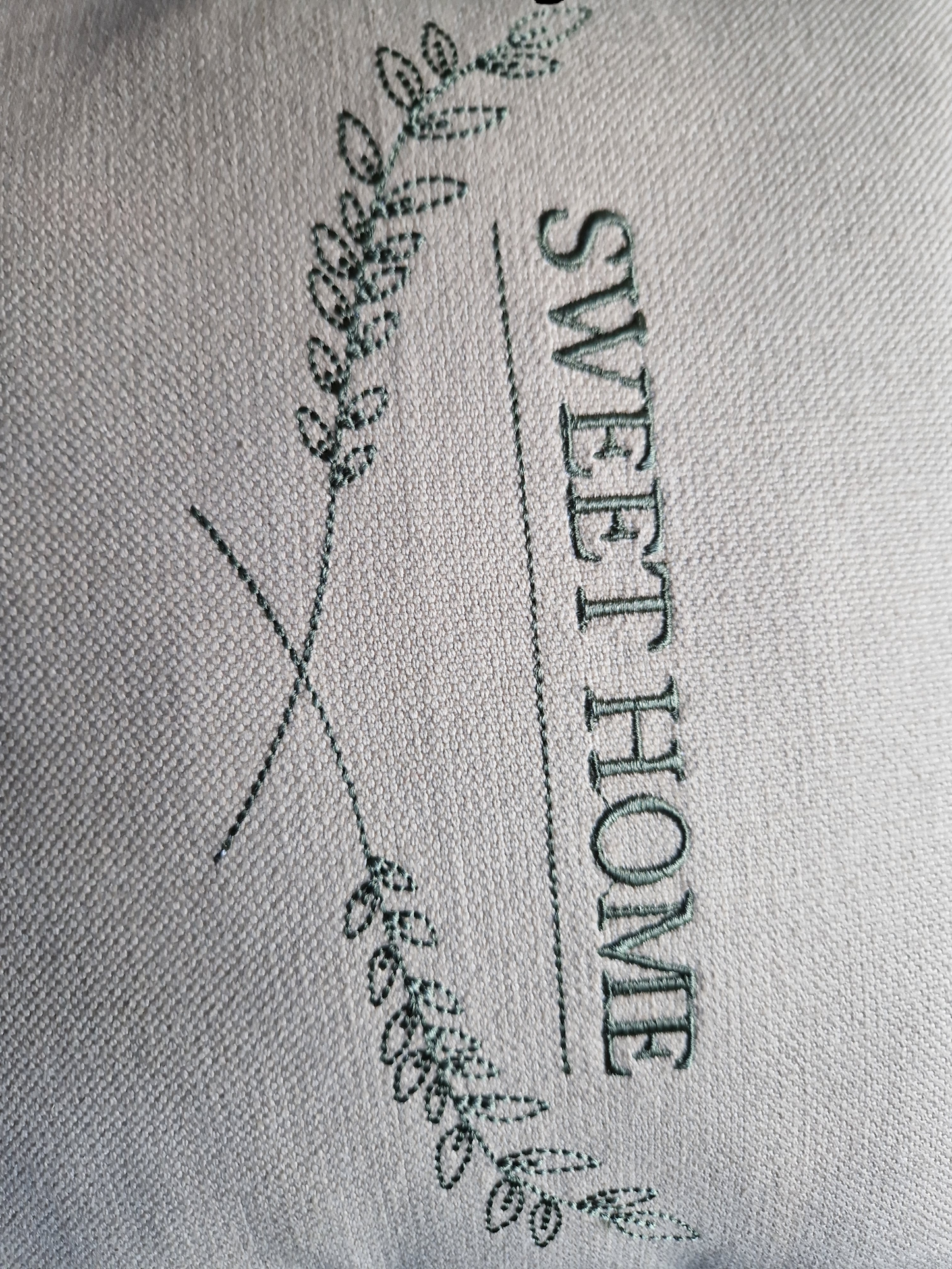 Embroidered cushion "Sweet home"