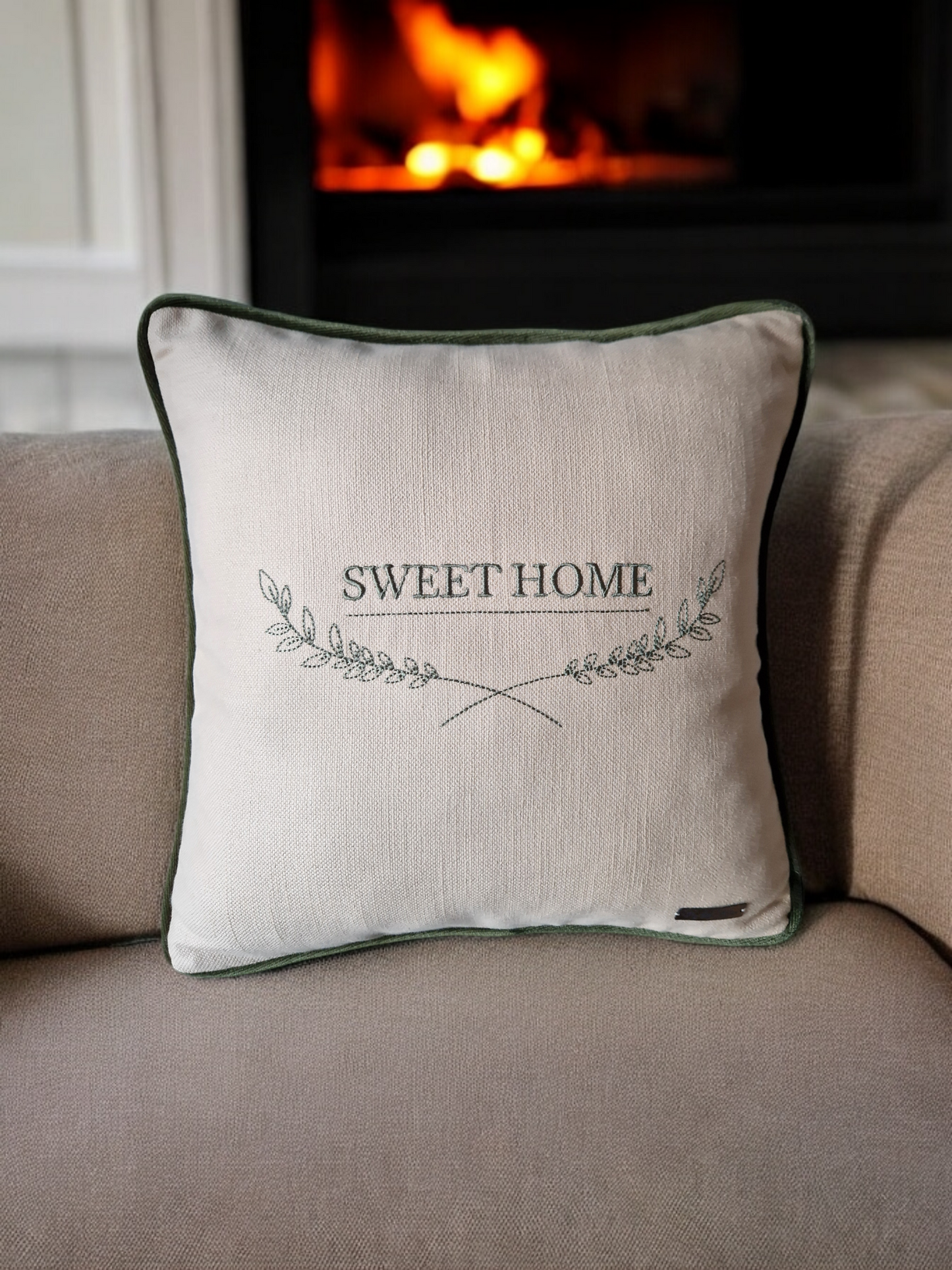 Embroidered cushion "Sweet home"