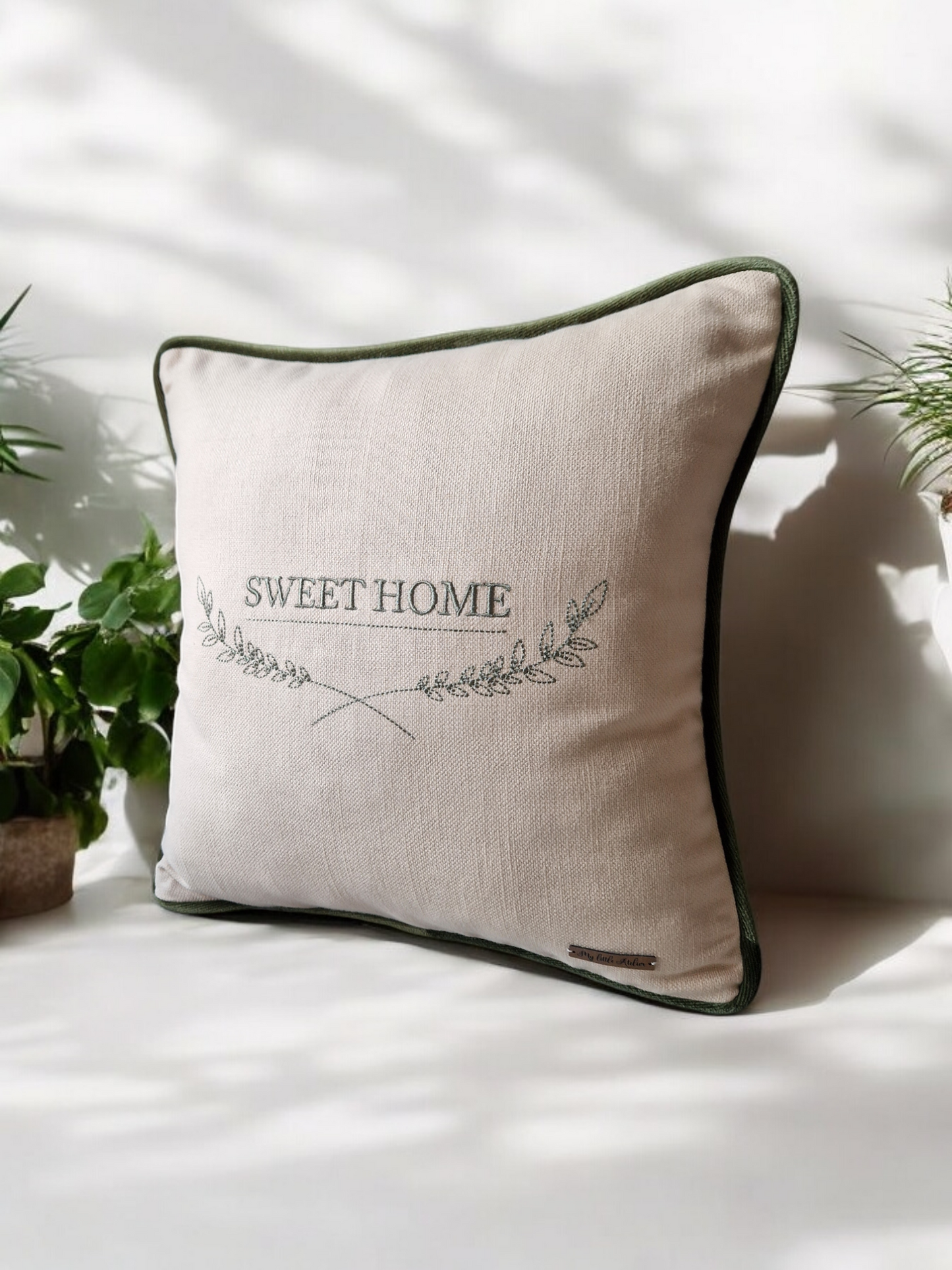 Embroidered cushion "Sweet home"