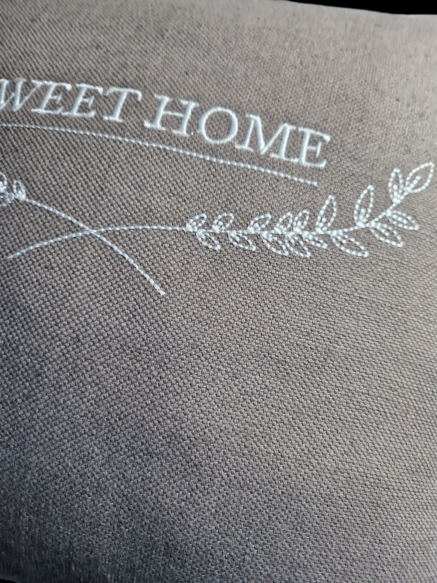 Embroidered cushion "Sweet home"