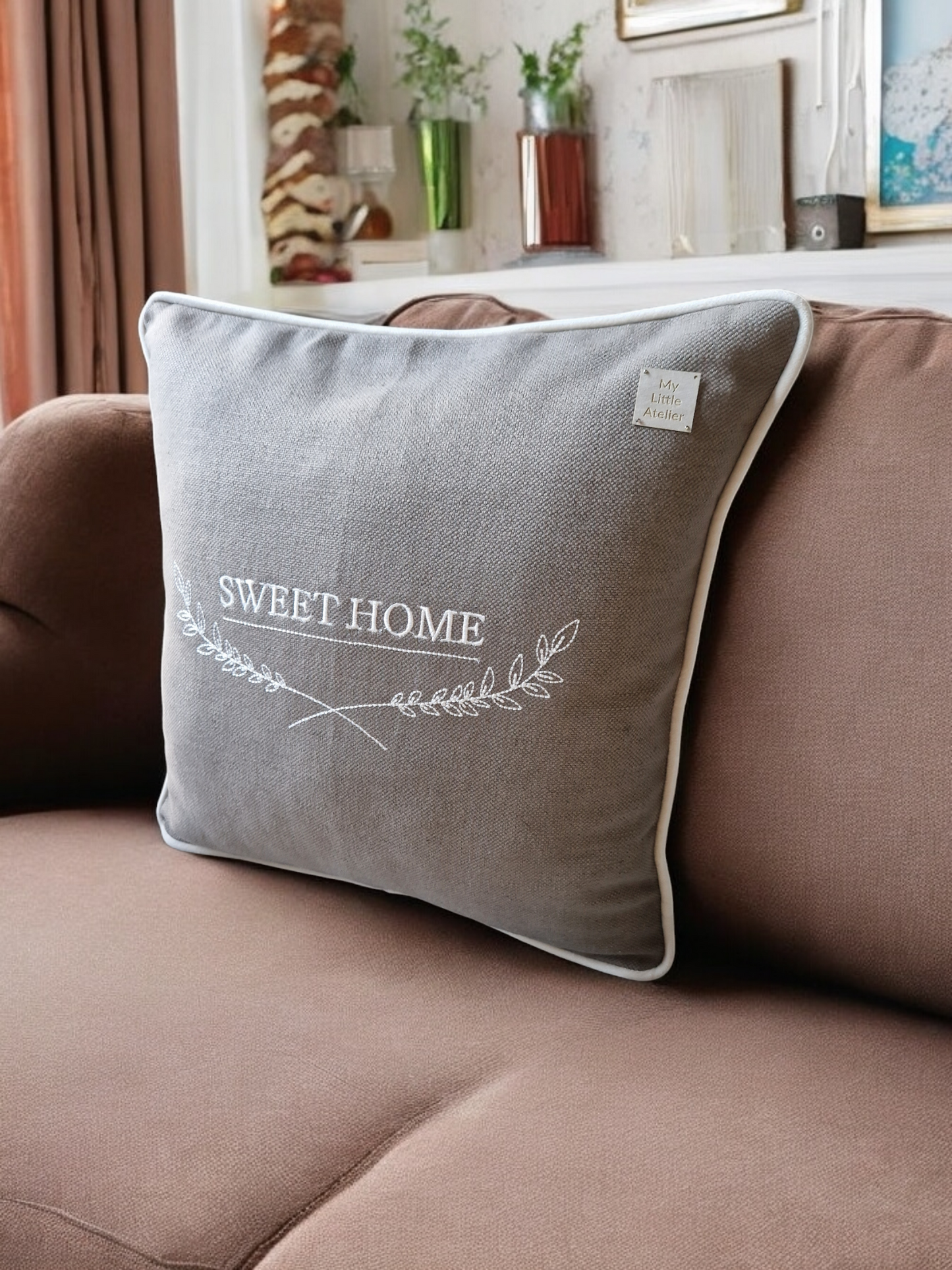 Embroidered cushion "Sweet home"
