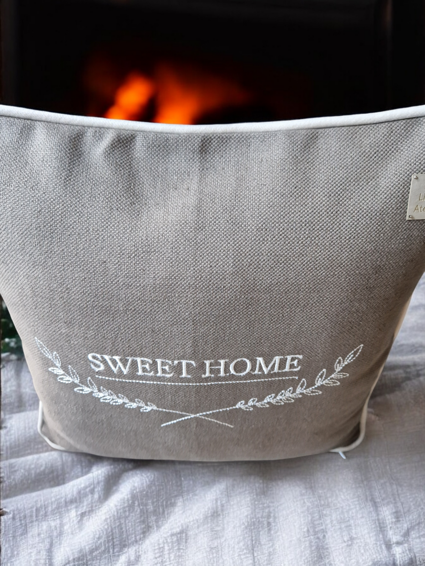 Embroidered cushion "Sweet home"