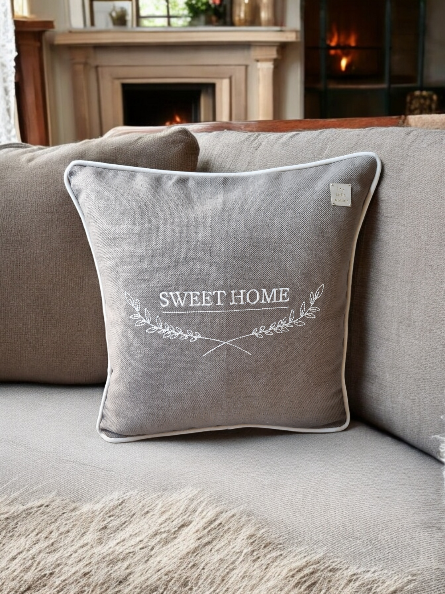 Embroidered cushion "Sweet home"