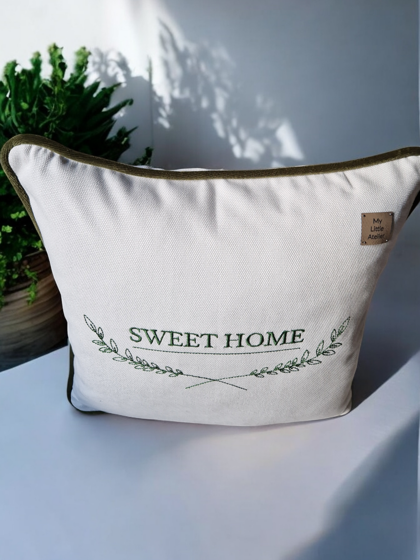 Embroidered cushion "Sweet home"