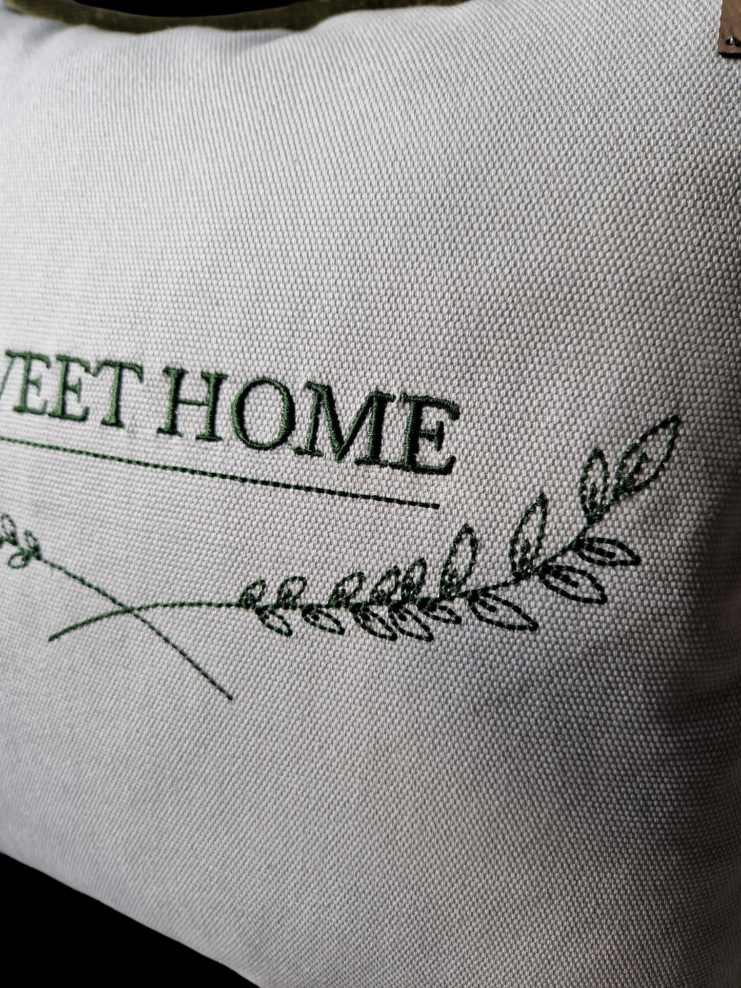 Embroidered cushion "Sweet home"