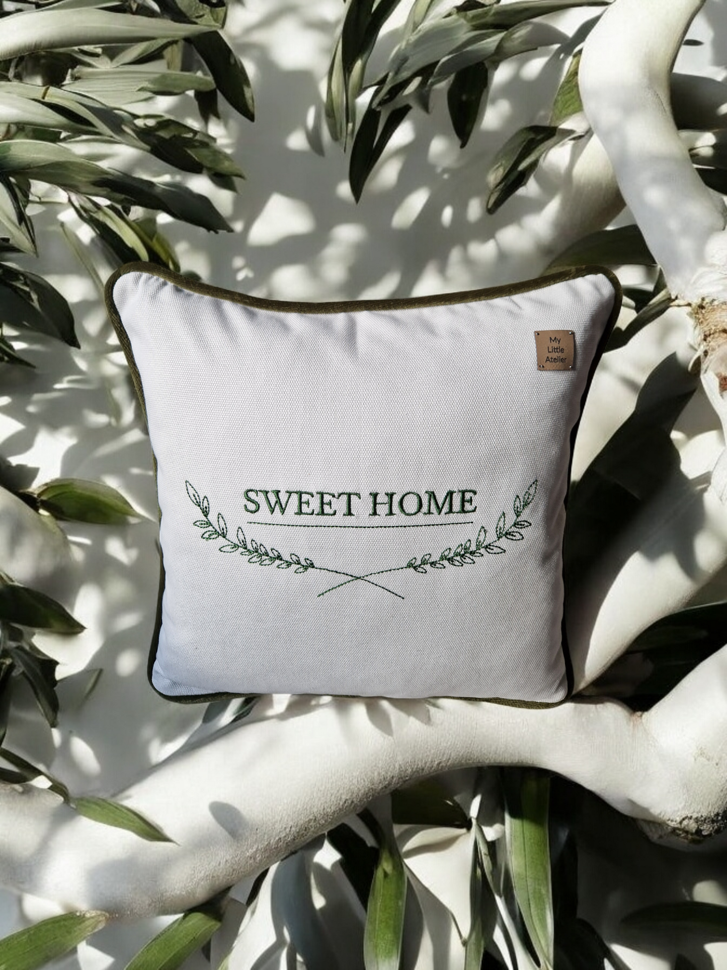 Embroidered cushion "Sweet home"