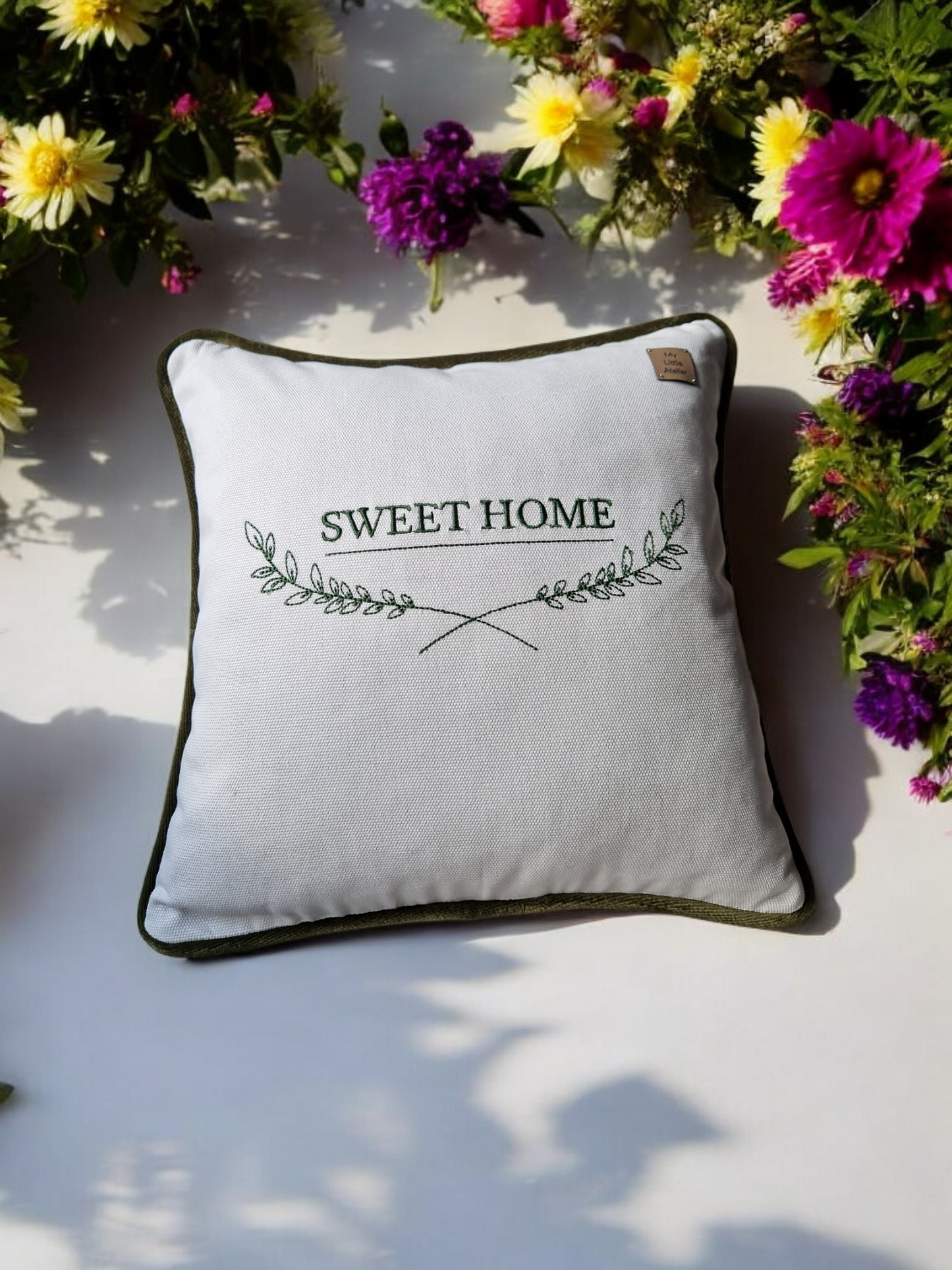 Embroidered cushion "Sweet home"