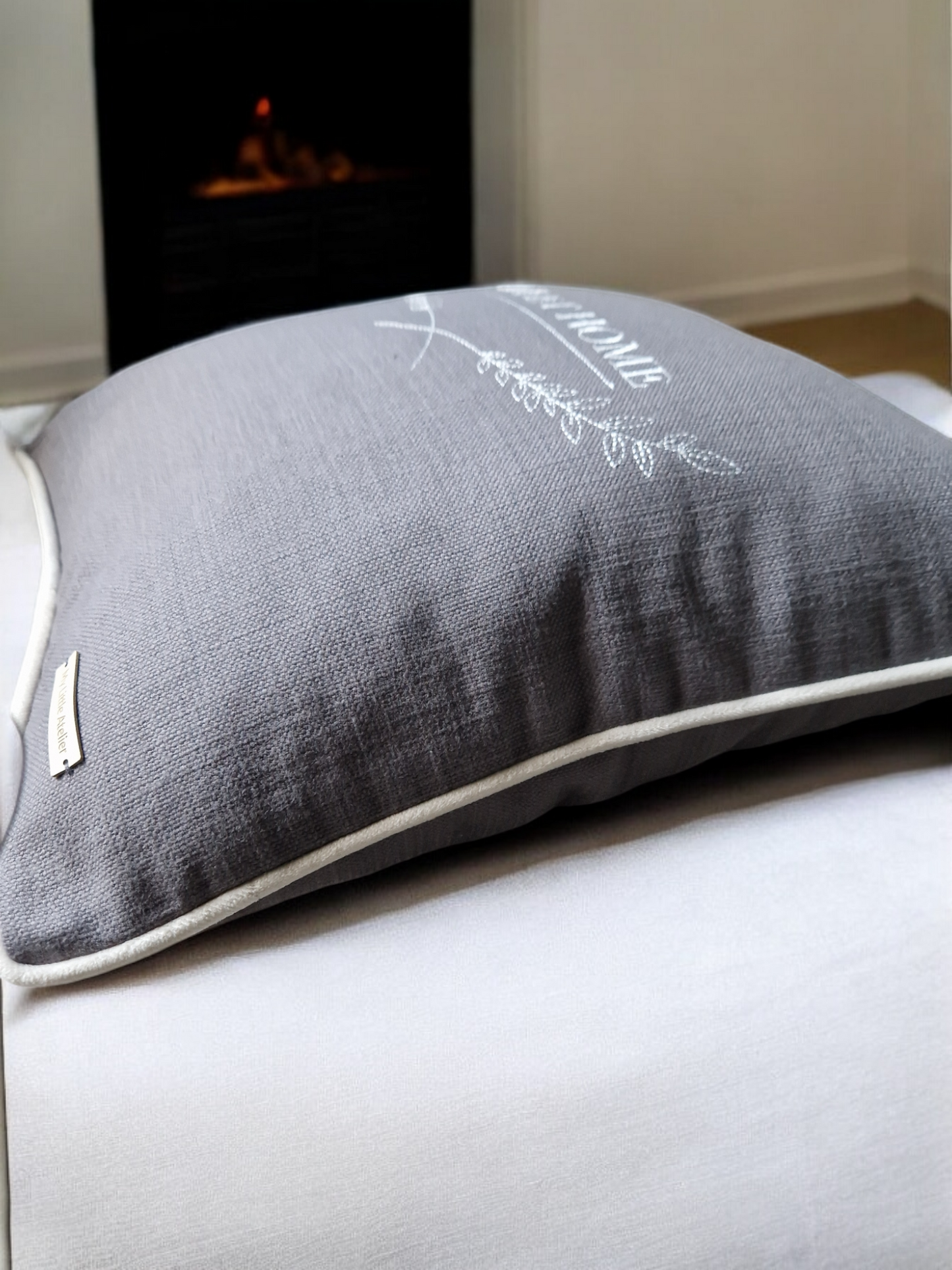 Embroidered cushion "Sweet home"