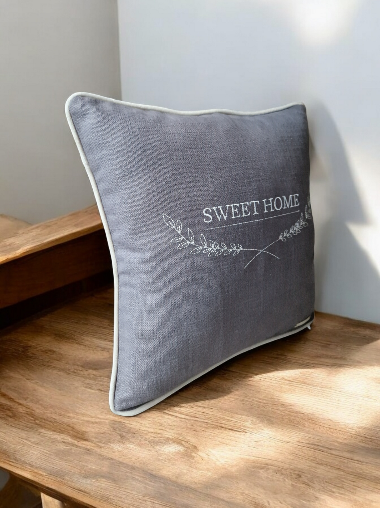 Embroidered cushion "Sweet home"