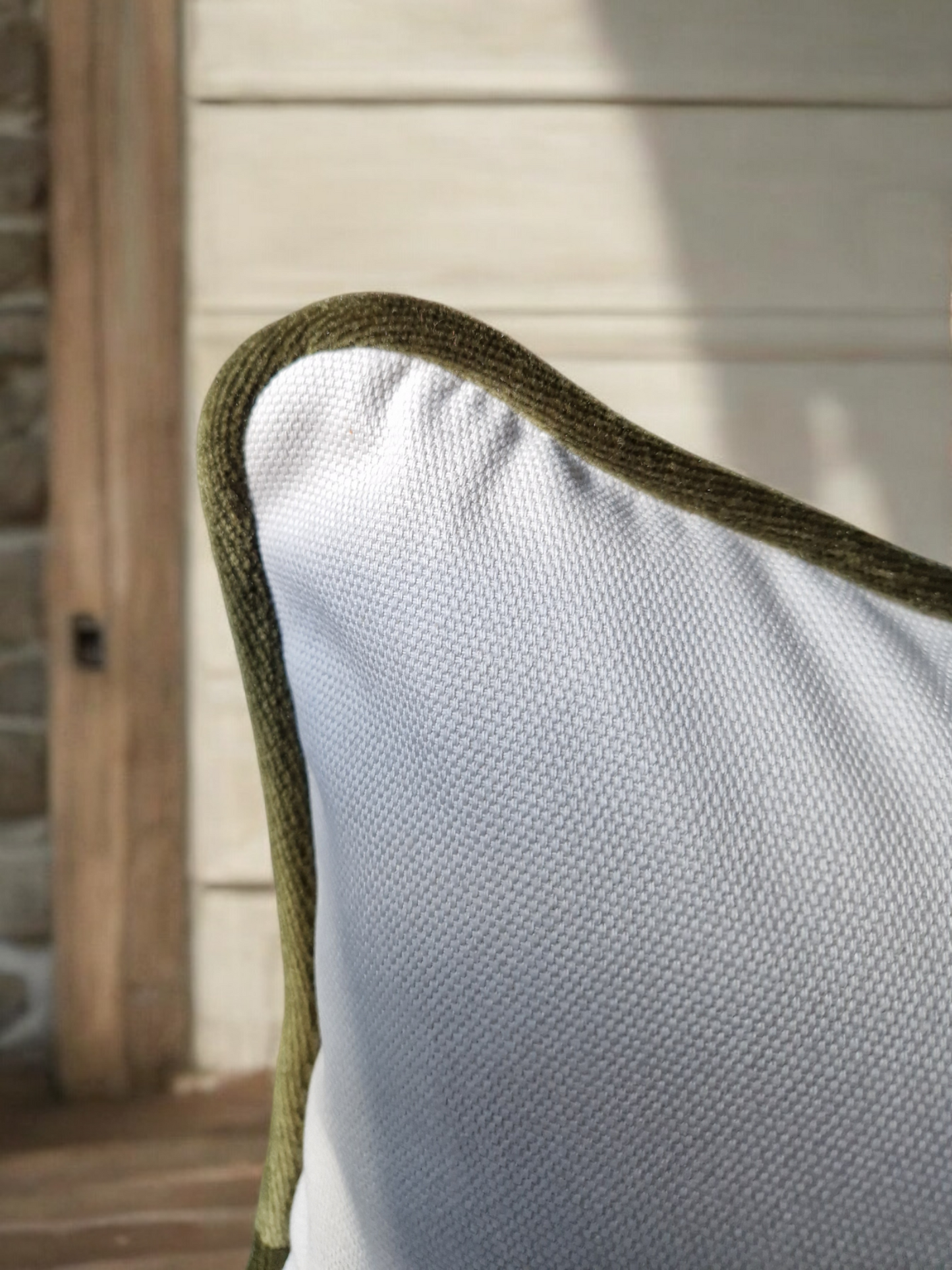 Embroidered cushion "Sweet home"