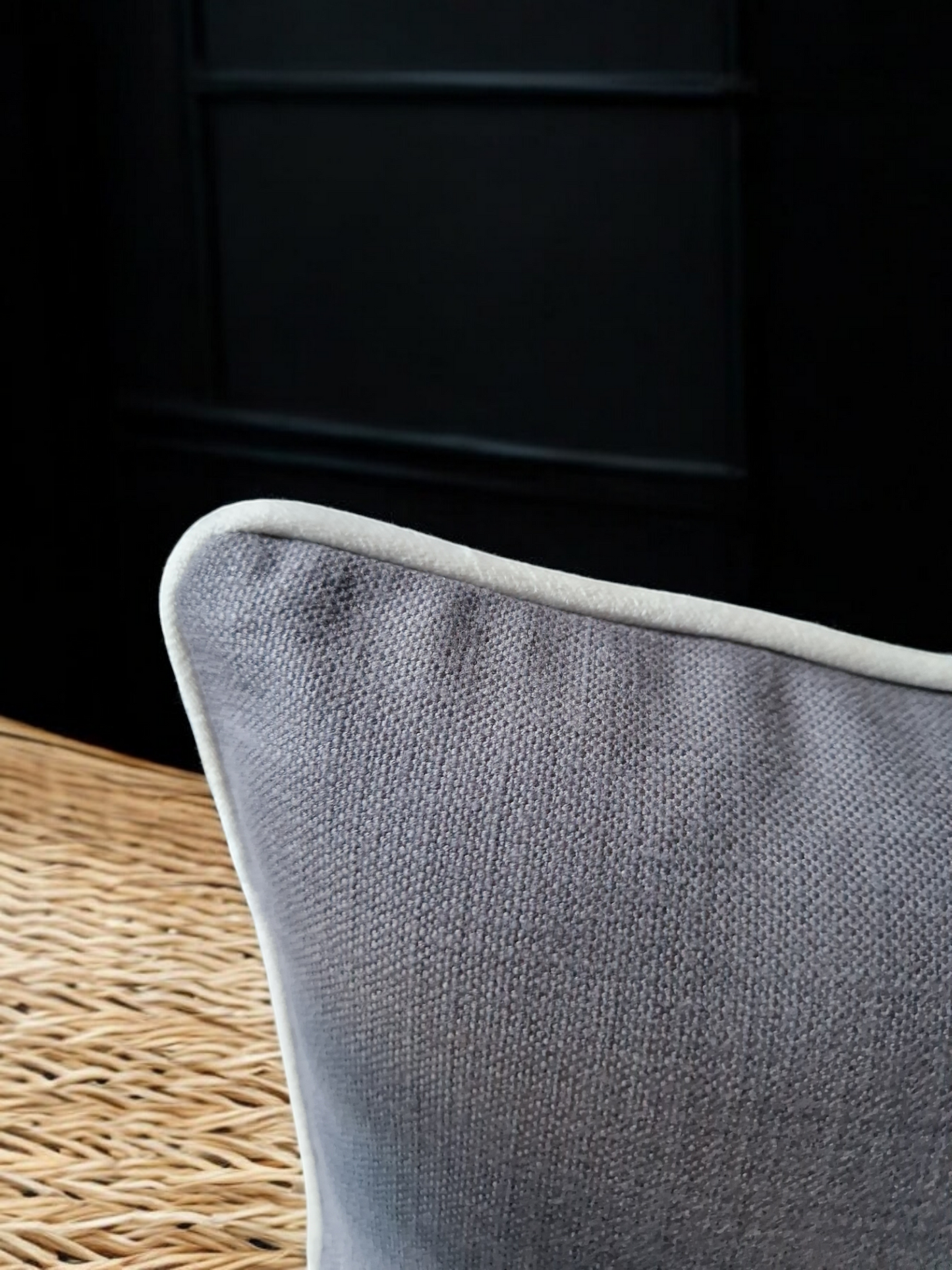 Embroidered cushion "Sweet home"