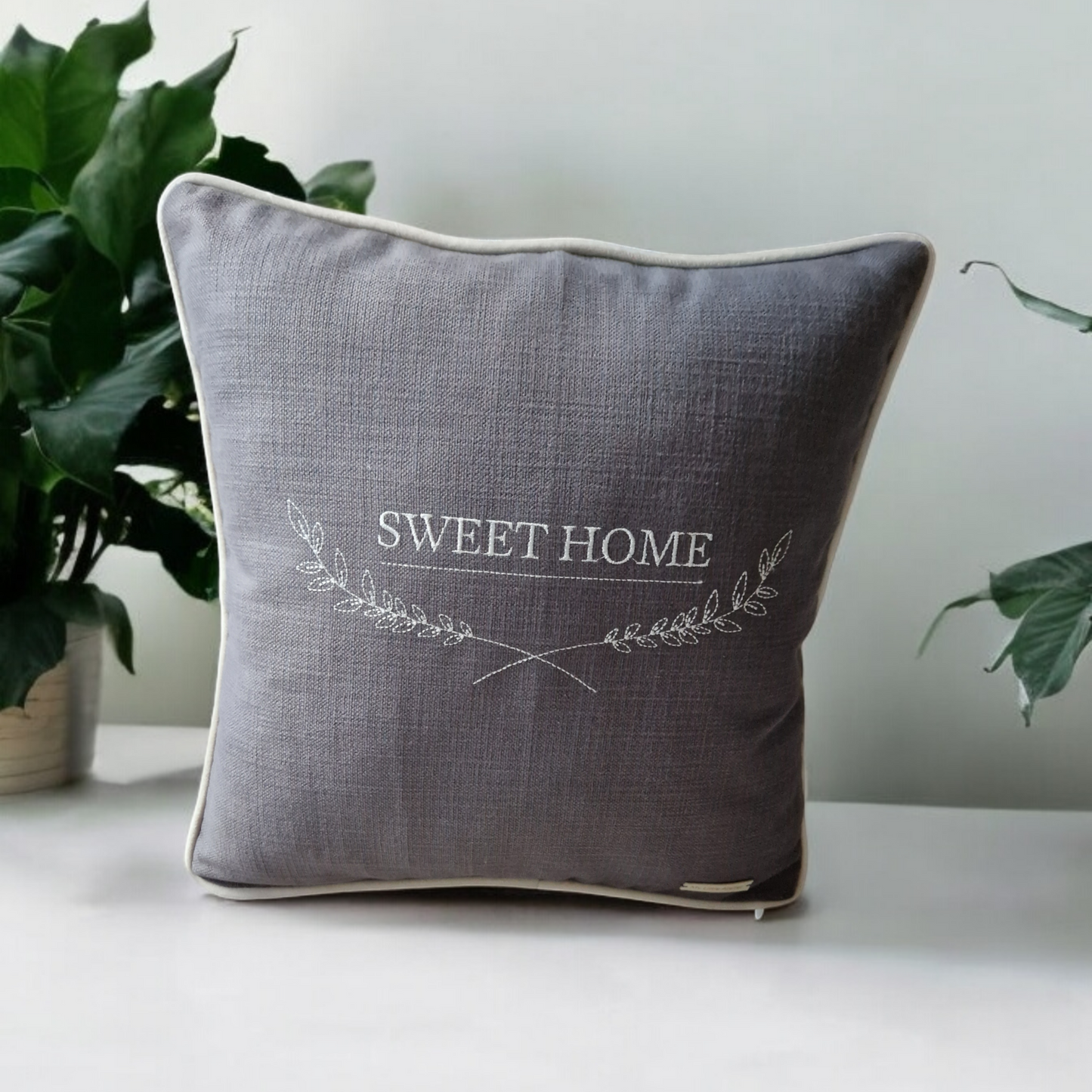 Embroidered cushion "Sweet home"